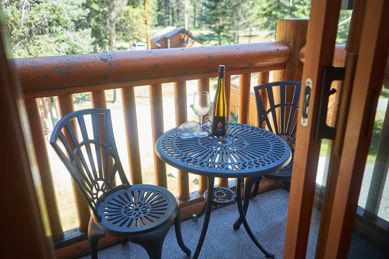 Castle Mountain Chalets ภายนอก รูปภาพ