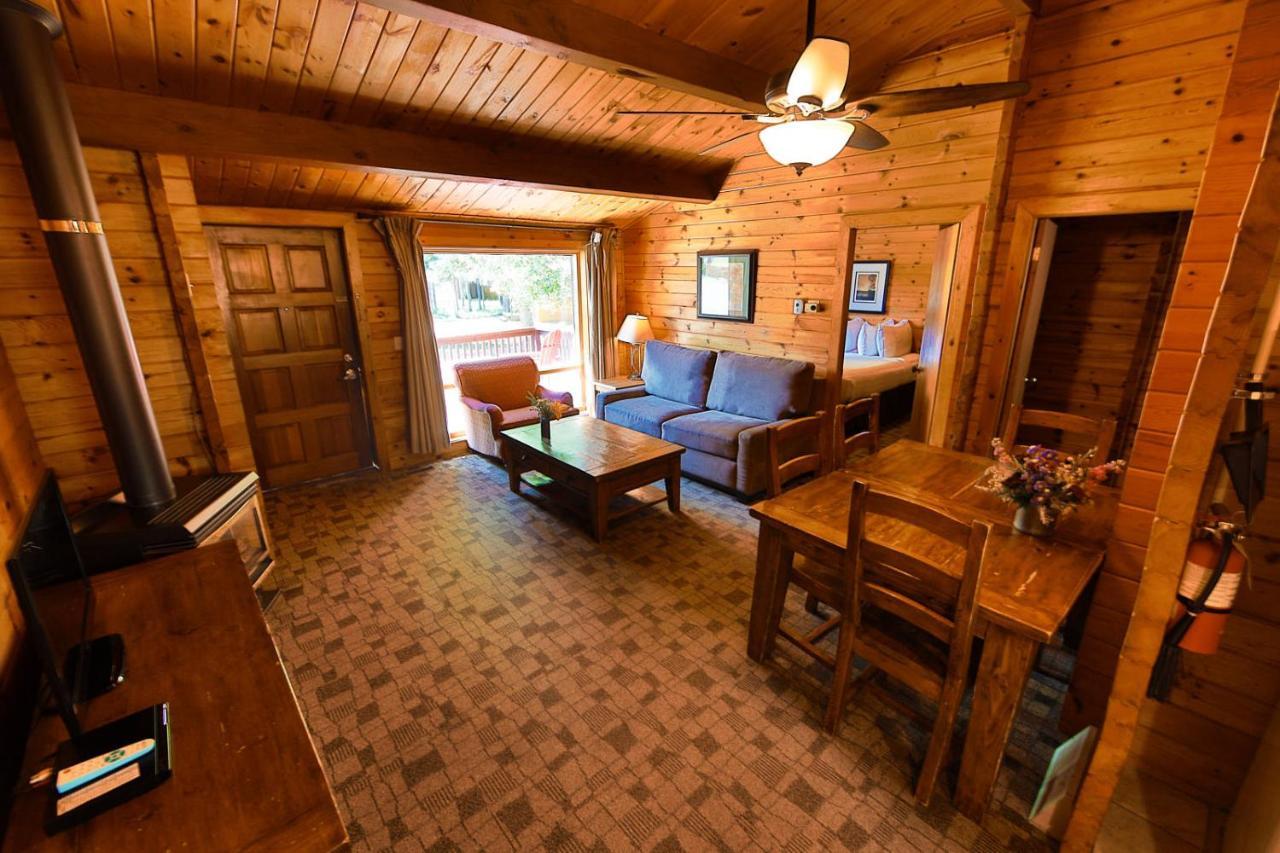 Castle Mountain Chalets ภายนอก รูปภาพ