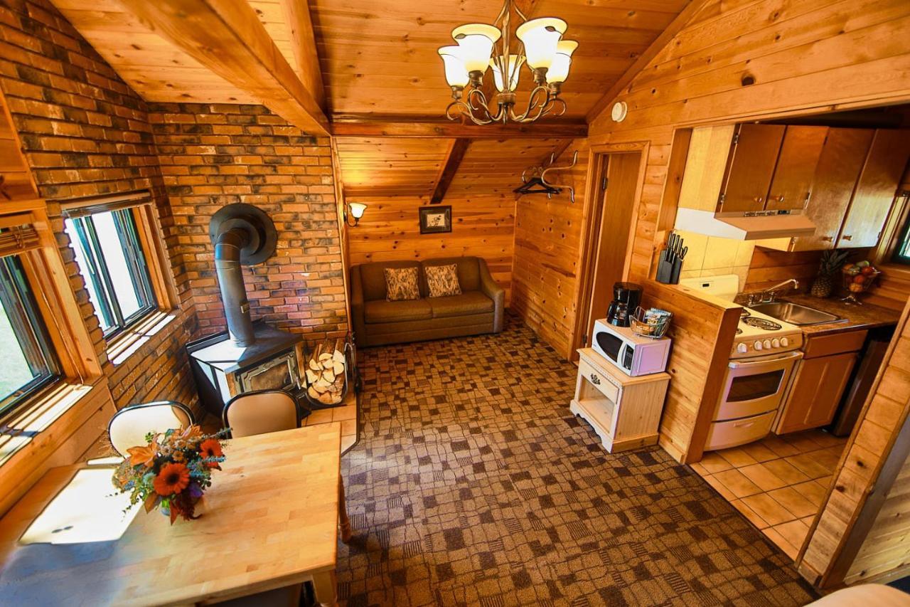 Castle Mountain Chalets ภายนอก รูปภาพ