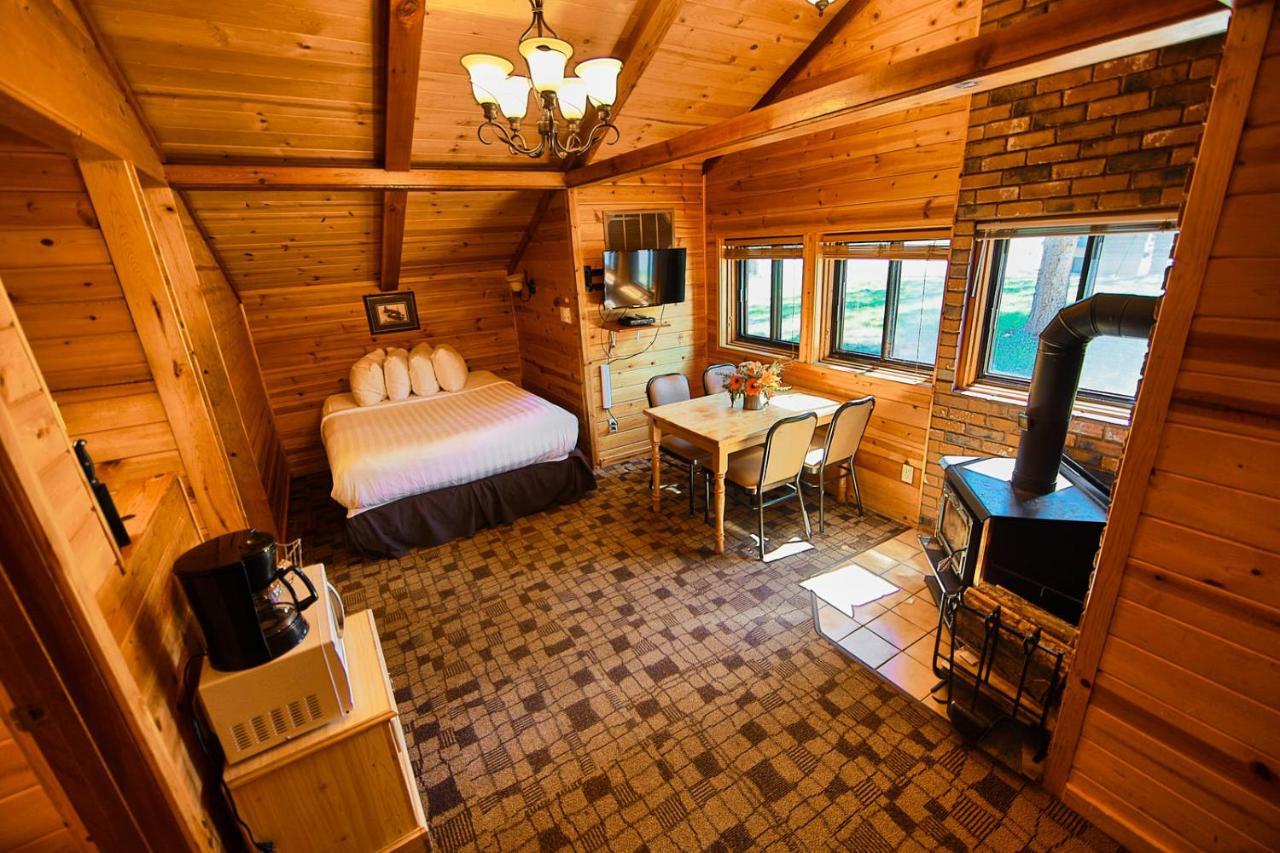 Castle Mountain Chalets ภายนอก รูปภาพ