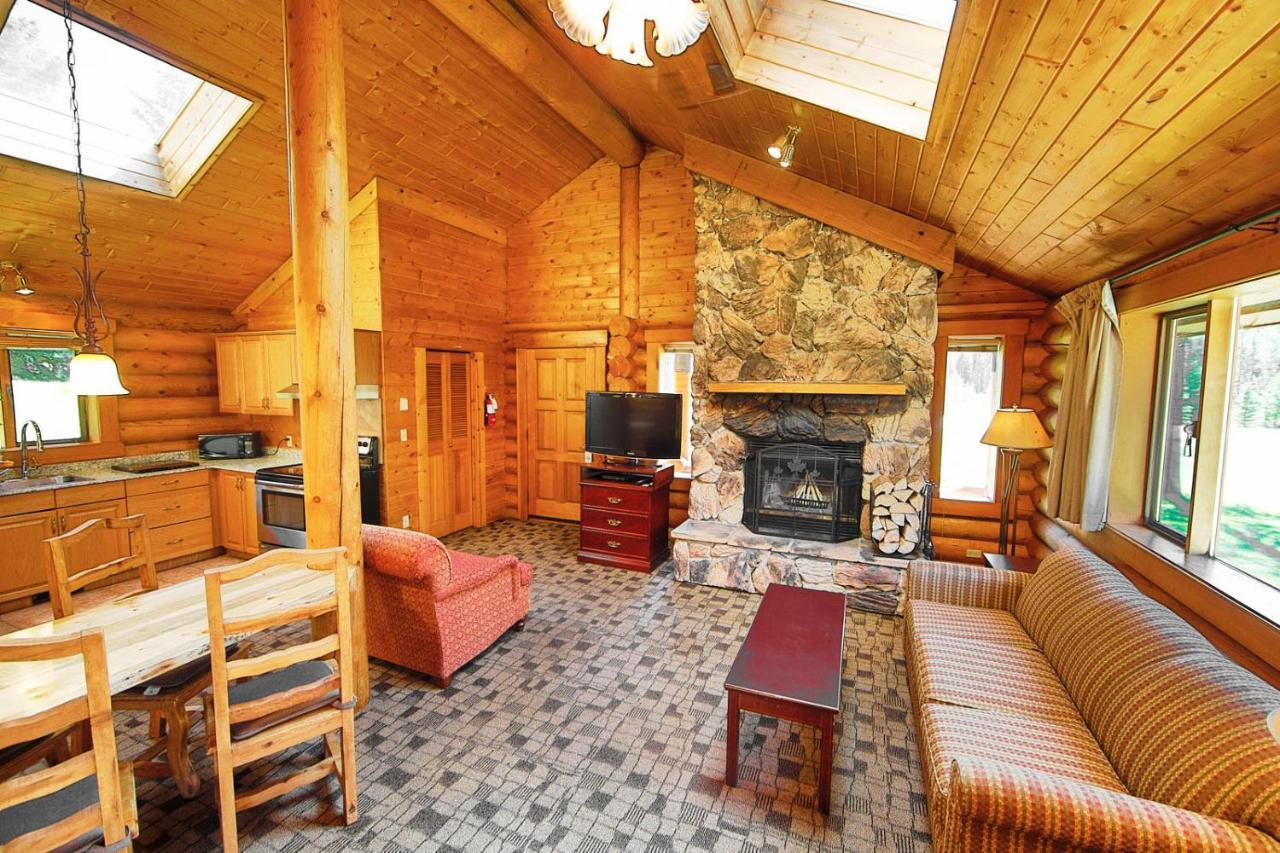 Castle Mountain Chalets ภายนอก รูปภาพ