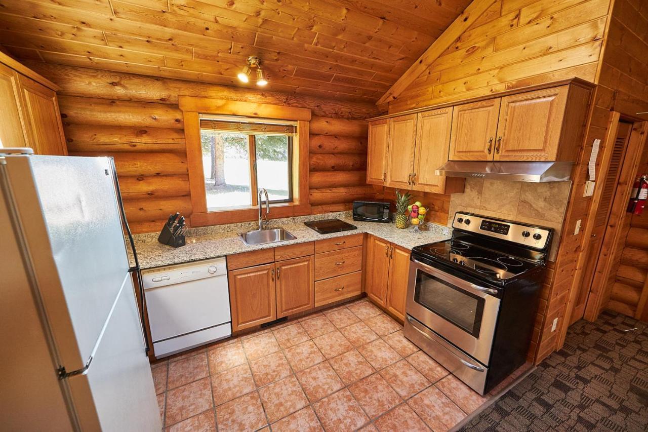 Castle Mountain Chalets ภายนอก รูปภาพ