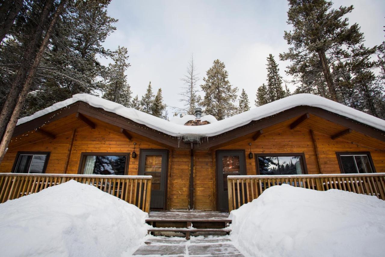 Castle Mountain Chalets ภายนอก รูปภาพ