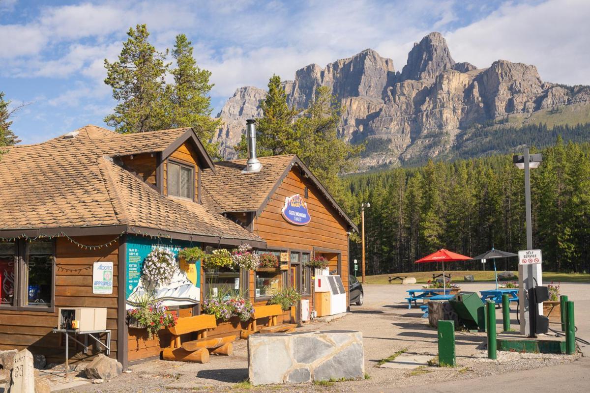 Castle Mountain Chalets ภายนอก รูปภาพ