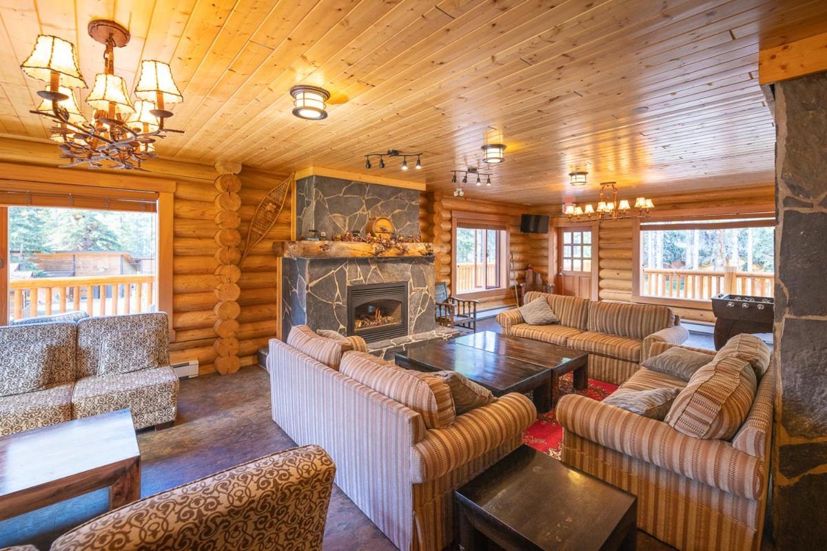 Castle Mountain Chalets ภายนอก รูปภาพ