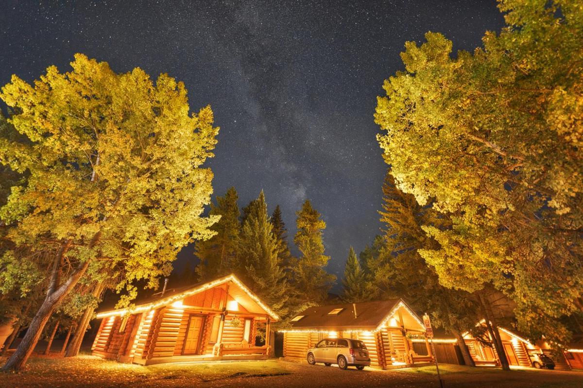 Castle Mountain Chalets ภายนอก รูปภาพ