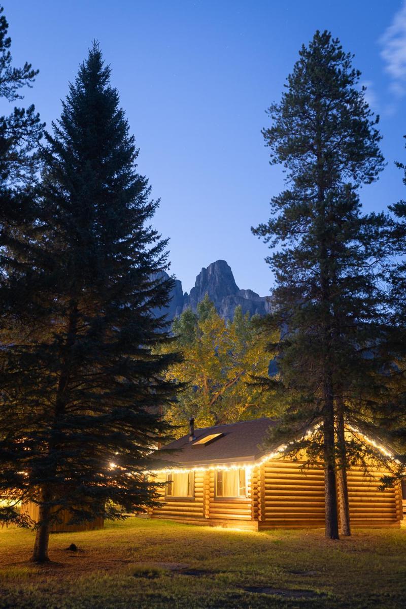 Castle Mountain Chalets ภายนอก รูปภาพ
