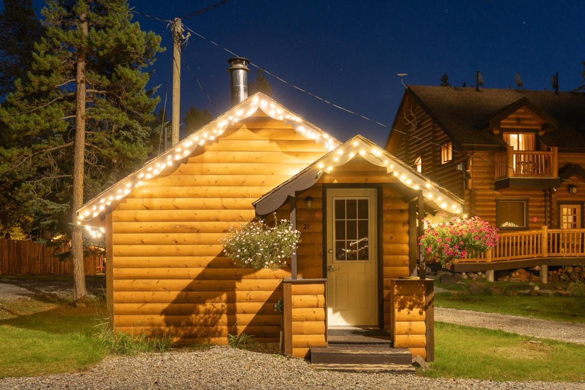 Castle Mountain Chalets ภายนอก รูปภาพ