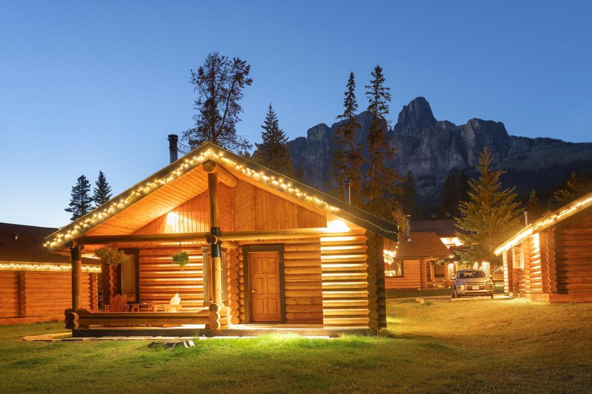 Castle Mountain Chalets ภายนอก รูปภาพ