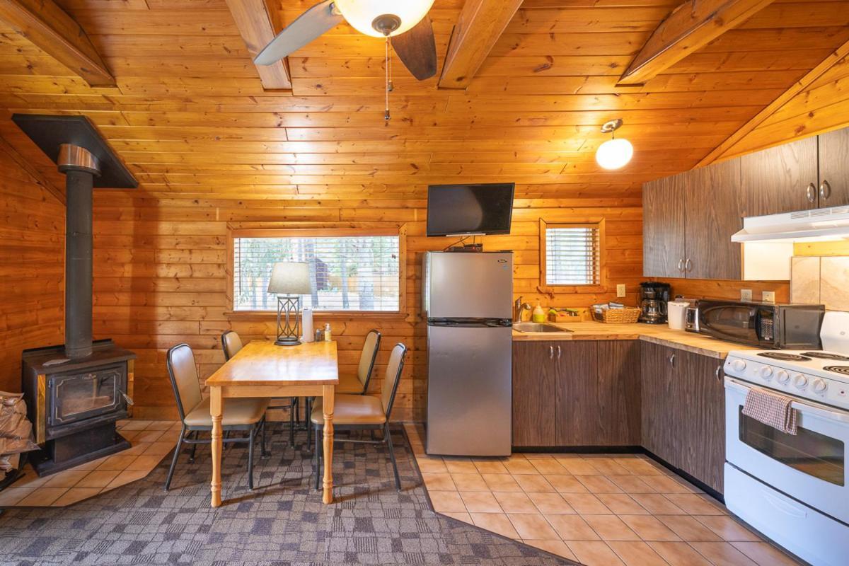 Castle Mountain Chalets ภายนอก รูปภาพ
