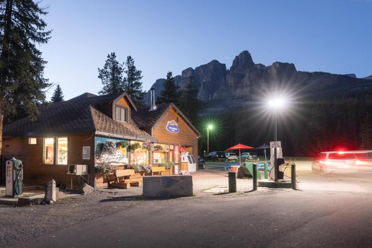 Castle Mountain Chalets ภายนอก รูปภาพ