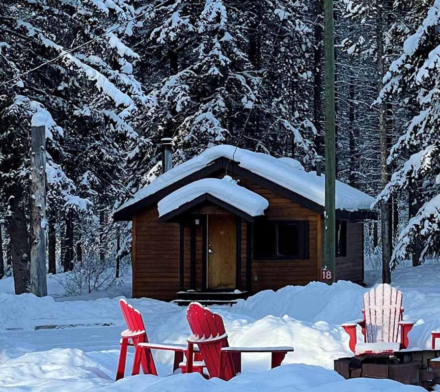 Castle Mountain Chalets ภายนอก รูปภาพ